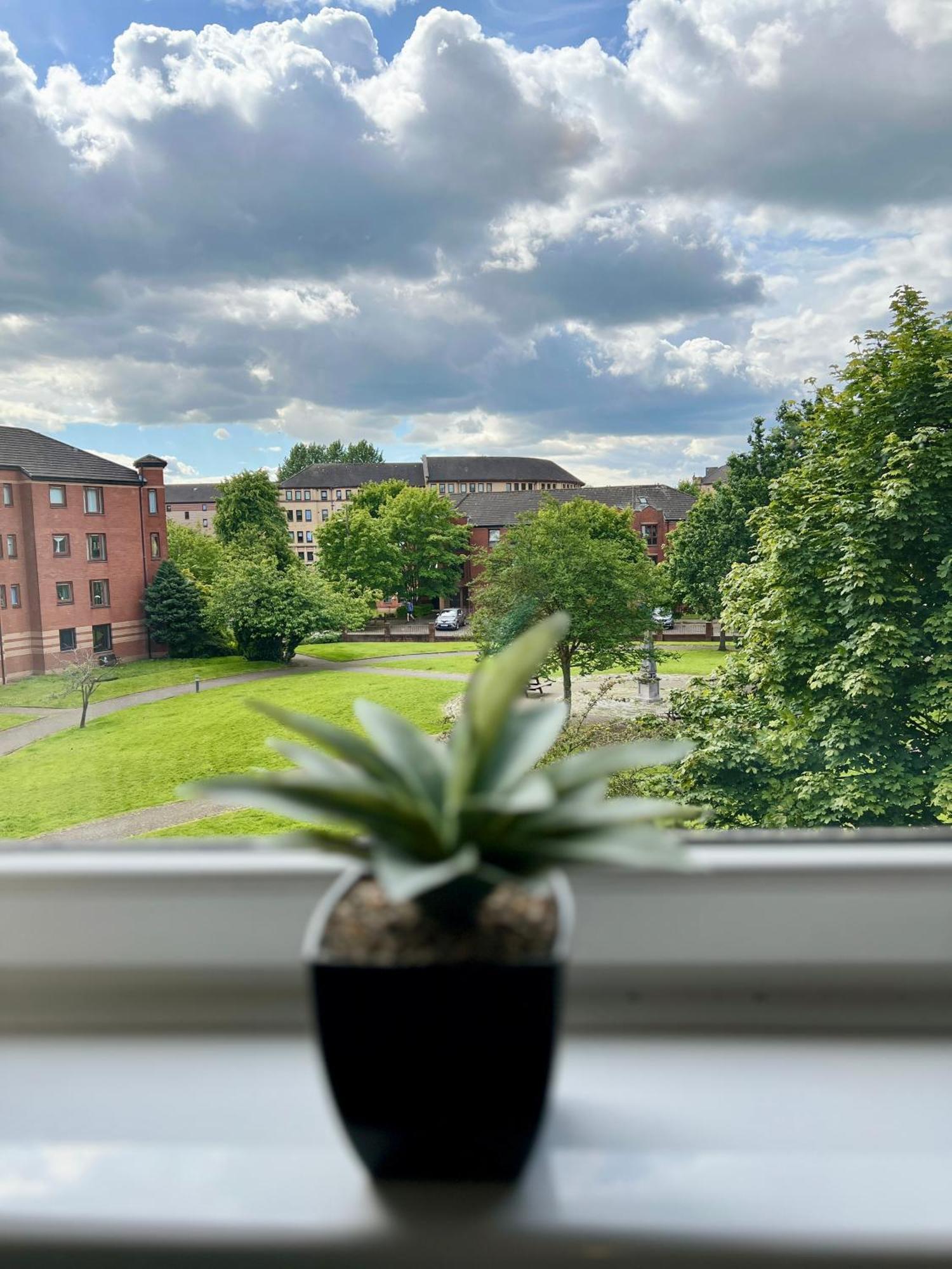 Spacious 2 Bed-Flat In Glasgow City - Free Parking Eksteriør billede